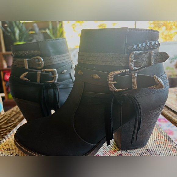 Moto cowgirl belted ankle boots - Picture 7 of 12